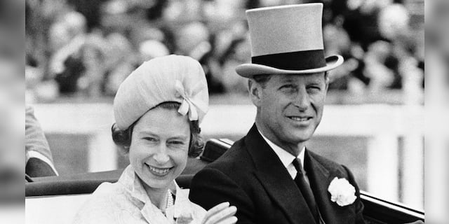 Buckinghamský palác oznámil, že princ Philip, manžel královny Alžběty II., Zemřel ve věku 99 let.