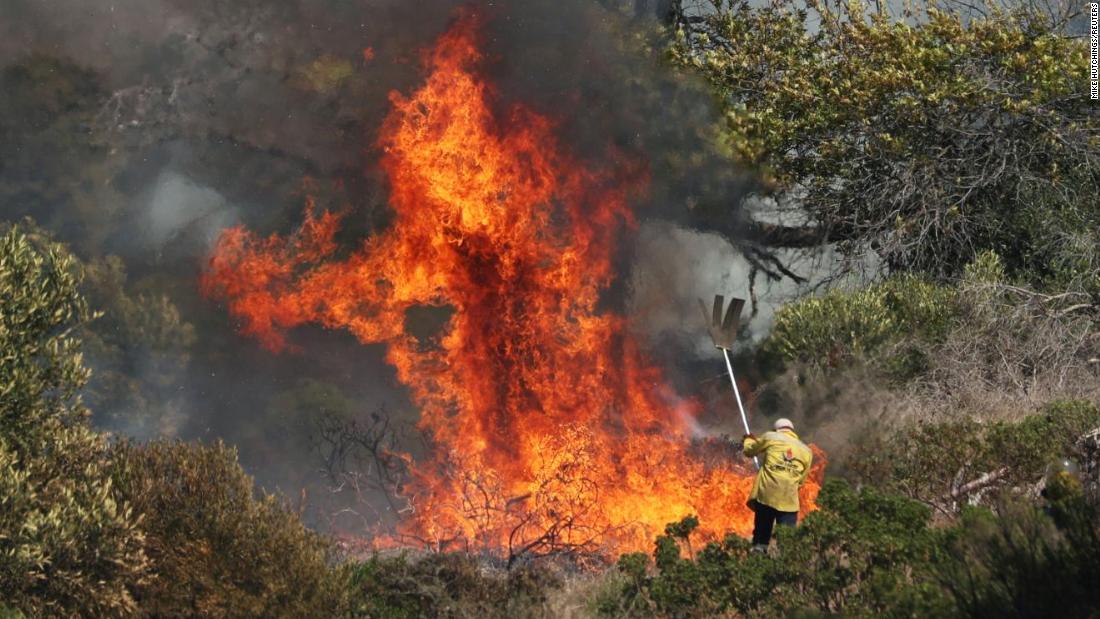 Požár v Kapském Městě: V národním parku Table Mountain vypukl požár „mimo kontrolu“