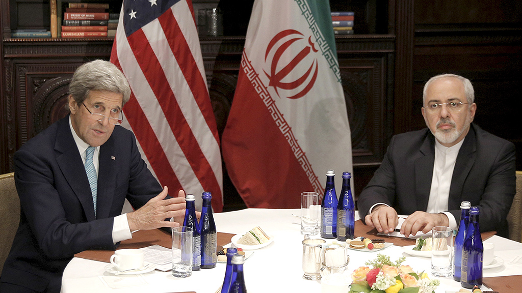 John Kerry čelí výzvám k rezignaci kvůli obvinění z úniku izraelských zpravodajských služeb do Íránu