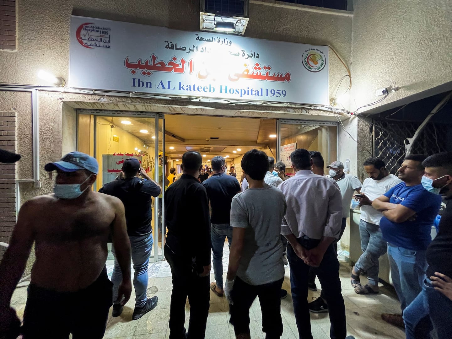 Oheň v nemocnici v Bagdádu zabil desítky pacientů Covid-19