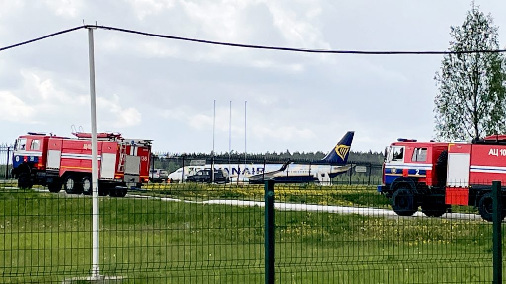 Letadlo společnosti Ryanair přepravující opozičního novináře nuceného přistát v Bělorusku: NPR