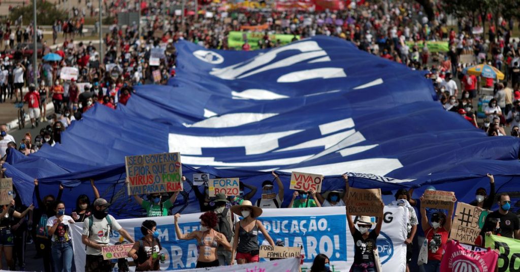 Brazilci organizují celostátní protesty proti reakci prezidenta Bolsonara na koronaviry