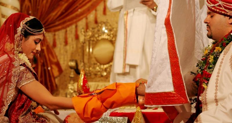 Indická nevěsta uzavírá svou svatbu poté, co ženich propadne matematické zkoušce