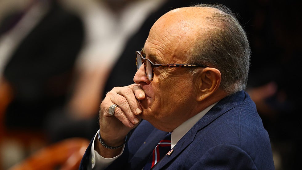 The New York Times, WaPo, NBC odvolávají zprávy o připojení Giuliani k FBI