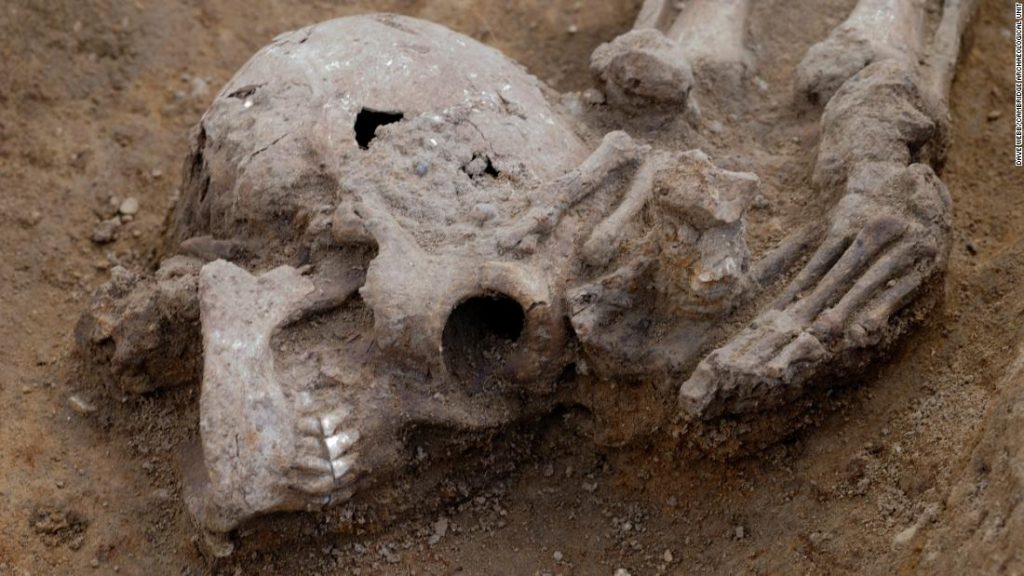 „Výjimečně vysoký“ počet bezhlavých těl nalezených na římském pohřebišti