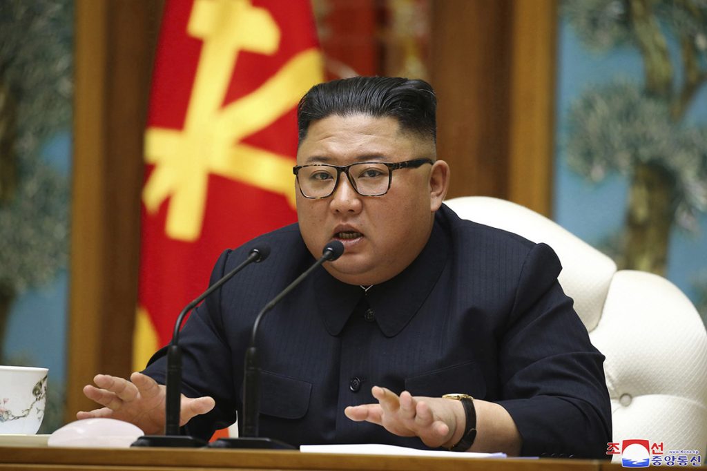 Kim Severní Koreje kárá úředníky kvůli pádu „nebezpečného“ koronaviru