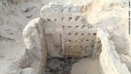 Na pláži v jižním Španělsku byl objeven starověký římský lázeňský komplex