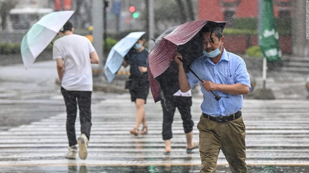 Východní Čína se připravuje na Typhoon Infa po povodních ve střední zemi