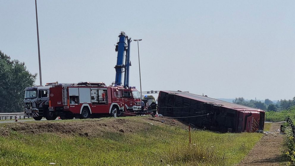 autobusy odbočující off-road v Chorvatsku;  10 mrtvých a 44 zraněných