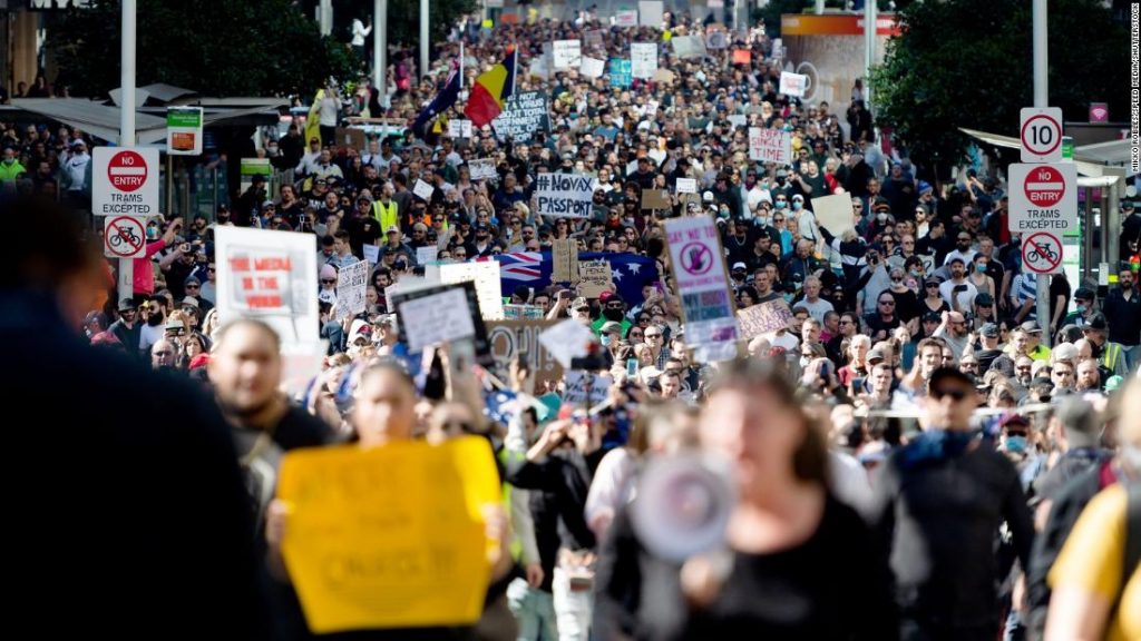 Protesty proti Covid: Austrálie trpí nejhorší den pandemie uprostřed vypuknutí variabilní delty