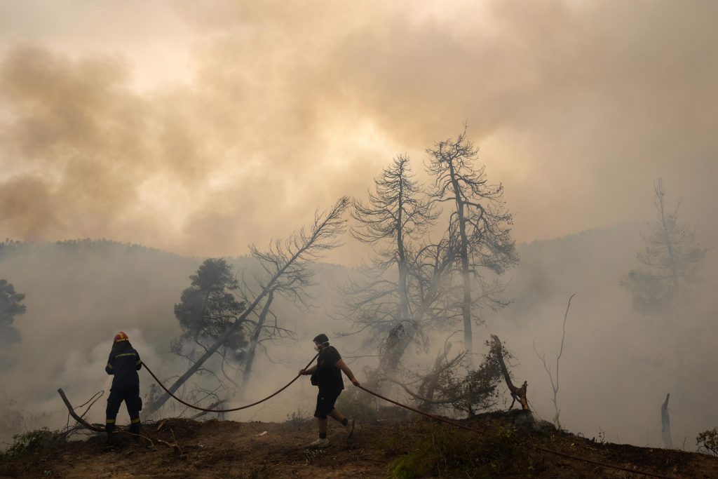 Obrovské požáry ničí řecký ostrov