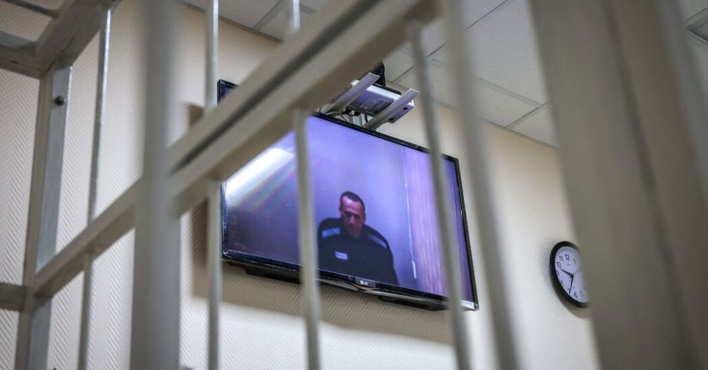 V prvním rozhovoru z vězení optimistický Navalnyj diskutuje o životě ve vězení