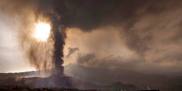 Láva proudí z erupce sopky na ostrově La Palma na Kanárských ostrovech ve Španělsku ve středu 22. září 2021. 
