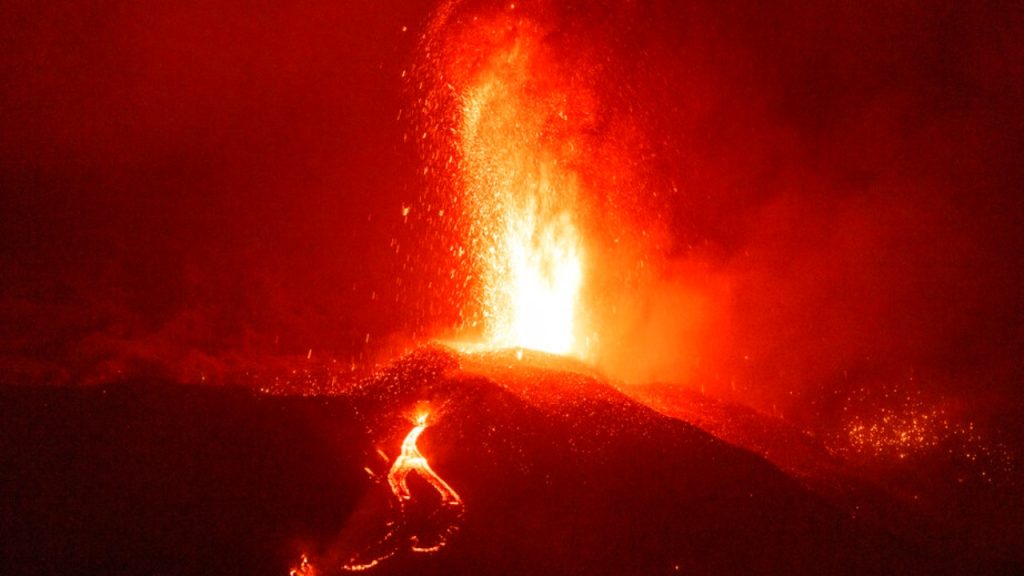 Erupce sopky: pro obyvatele španělského ostrova nebezpečí zdaleka nekončí, varují úřady