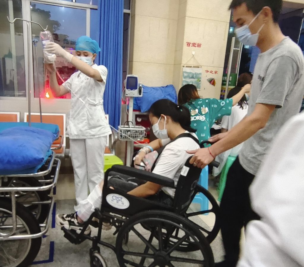 Zemětřesení v JV Číně zřítilo domy a zabilo nejméně 3 lidi