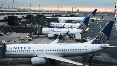 United a Delta ruší lety těsně před Štědrým dnem