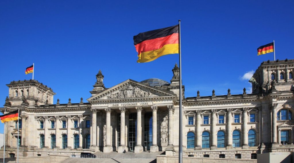 Německo míří do recese, protože omezení koronaviru se zpřísňují