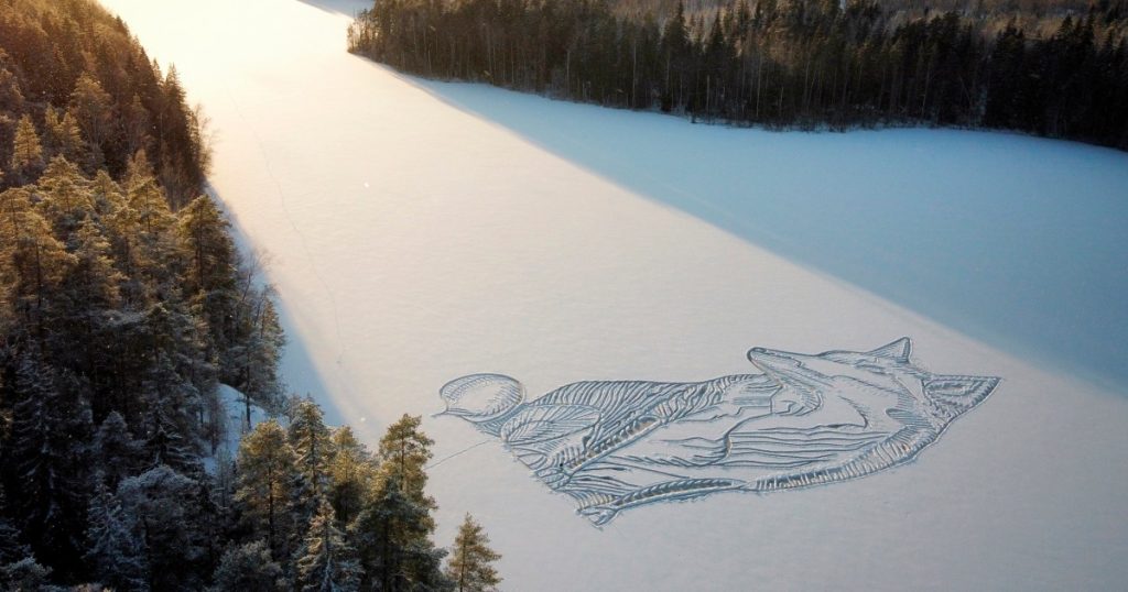Tento umělec používá jako plátno zamrzlé finské jezero