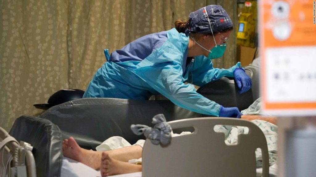 Americký koronavirus: Omicron celostátně nedosáhl vrcholu, „příštích několik týdnů bude těžkých“, říká americký chirurg