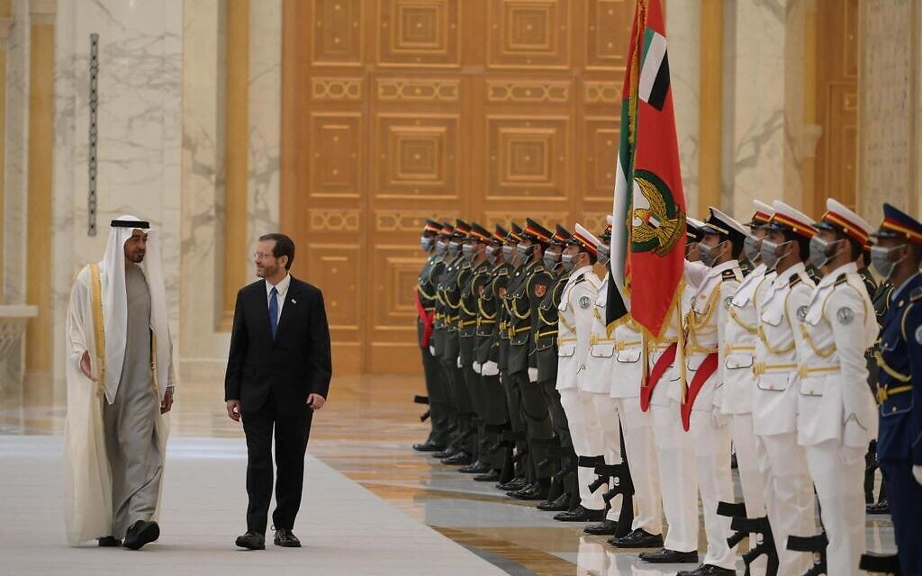 Ve „zprávě regionu“ se Herzog setkává s korunním princem Spojených arabských emirátů v Abu Dhabi