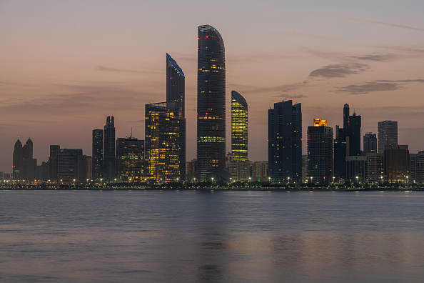 Zachycující balistické střely nad Abu Dhabi;  Americké ministerstvo zahraničí vydává varování