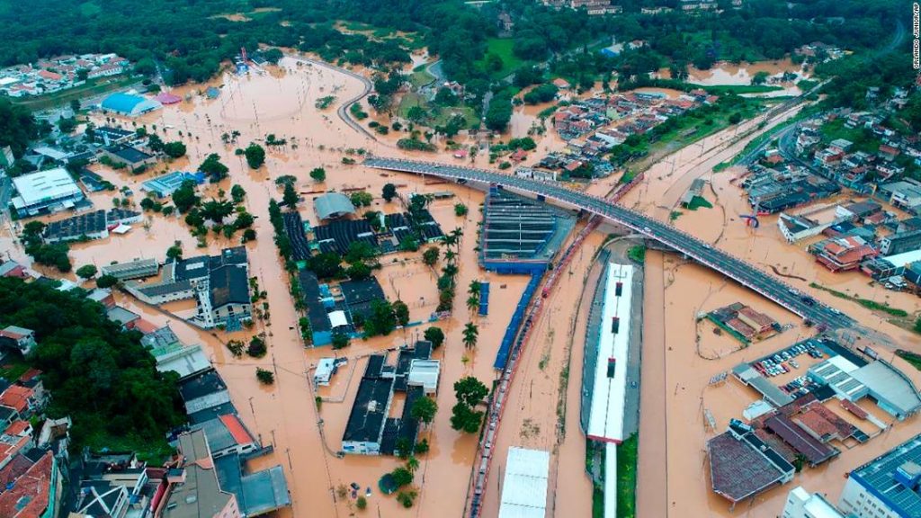 Záplavy v Brazílii: Více než 20 mrtvých a tisíce vysídlených, protože silný déšť způsobil záplavy a sesuvy půdy v Brazílii