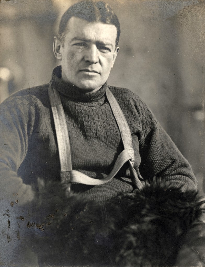 Ernest Shackleton zamýšlel provést první pozemní přechod Antarktidy během své imperiální transantarktické expedice v letech 1914 až 1917.