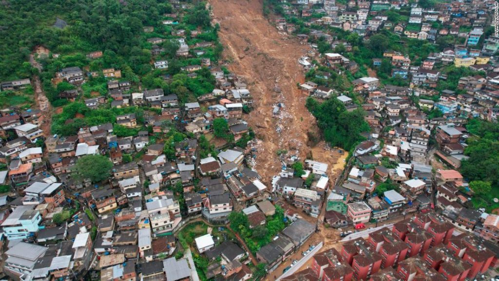 Sesuvy půdy a záplavy v Brazílii zabily nejméně 44 lidí