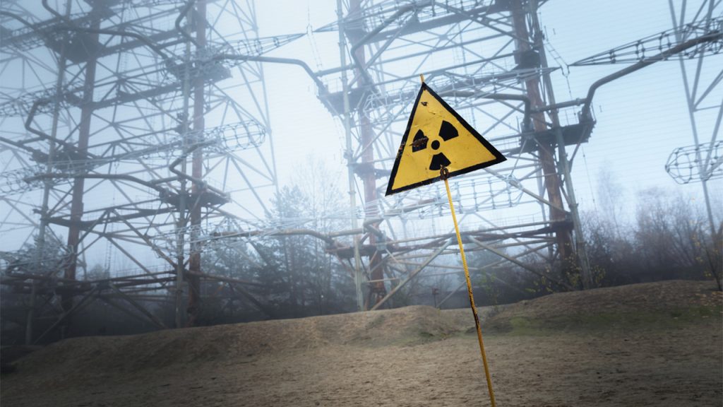 Ruské síly vykopaly zákopy ve vysoce radioaktivním „Rudém lese“ v Černobylu