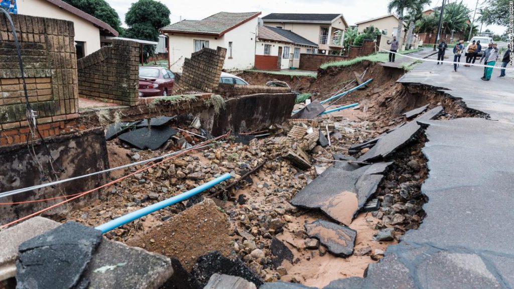 Záplavy v Jižní Africe zabily 259 lidí a zničily silnice