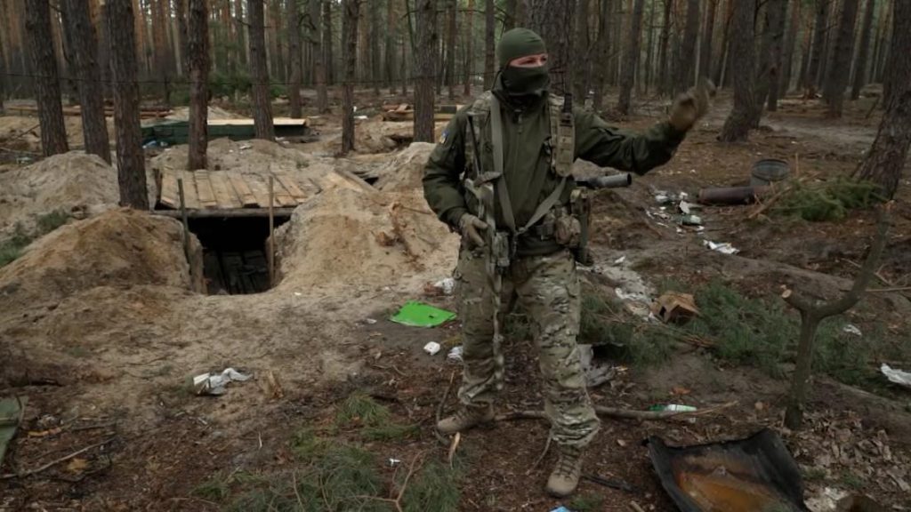 Opuštěný tábor ruské armády v lese nedaleko Kyjeva odhaluje hrůzy invaze