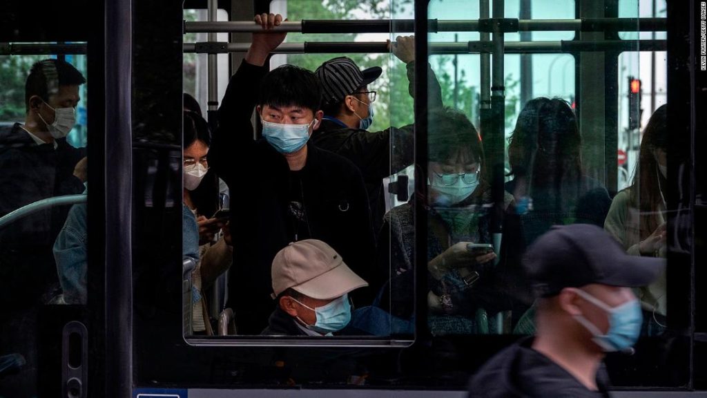 Peking se snaží omezit „naléhavé a ponuré“ propuknutí Covidu, protože Šanghaj zůstává v uzamčení