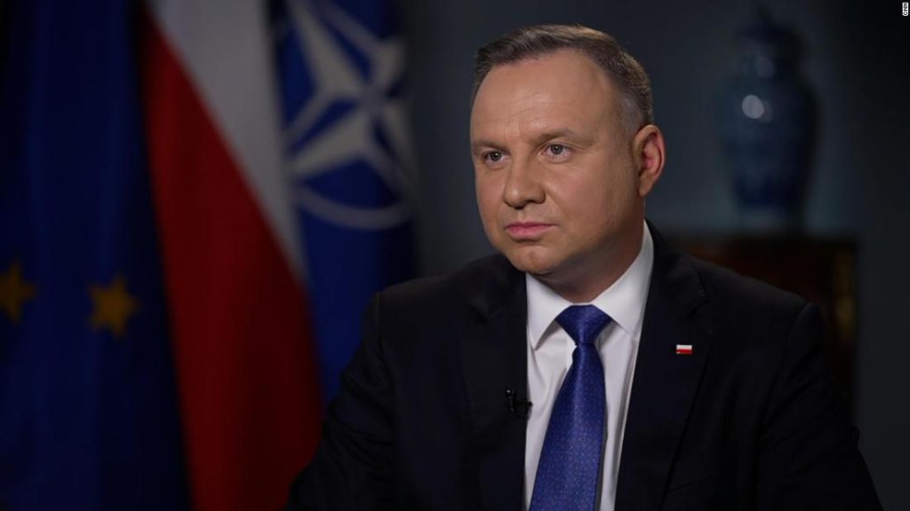 Polský prezident řekl, že je „těžké popřít“ genocidu na Ukrajině poté, co se objevily fotografie zabitých civilistů