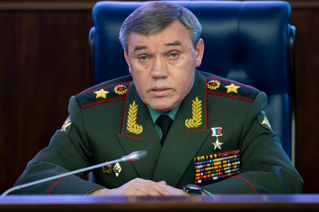 Nejvyšší ruský generál se vyhýbal ukrajinskému útoku na tajné cestě do frontové linie