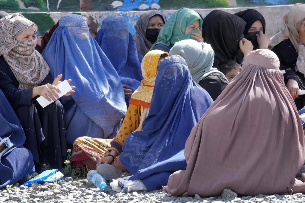 Afghánský Taliban nařídil ženám, aby se zahalily od hlavy až k patě