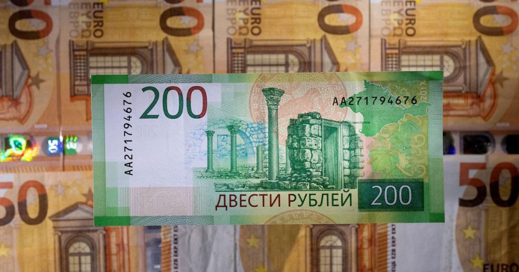 Ruský rubl vyskočil na 7leté maximum vůči euru