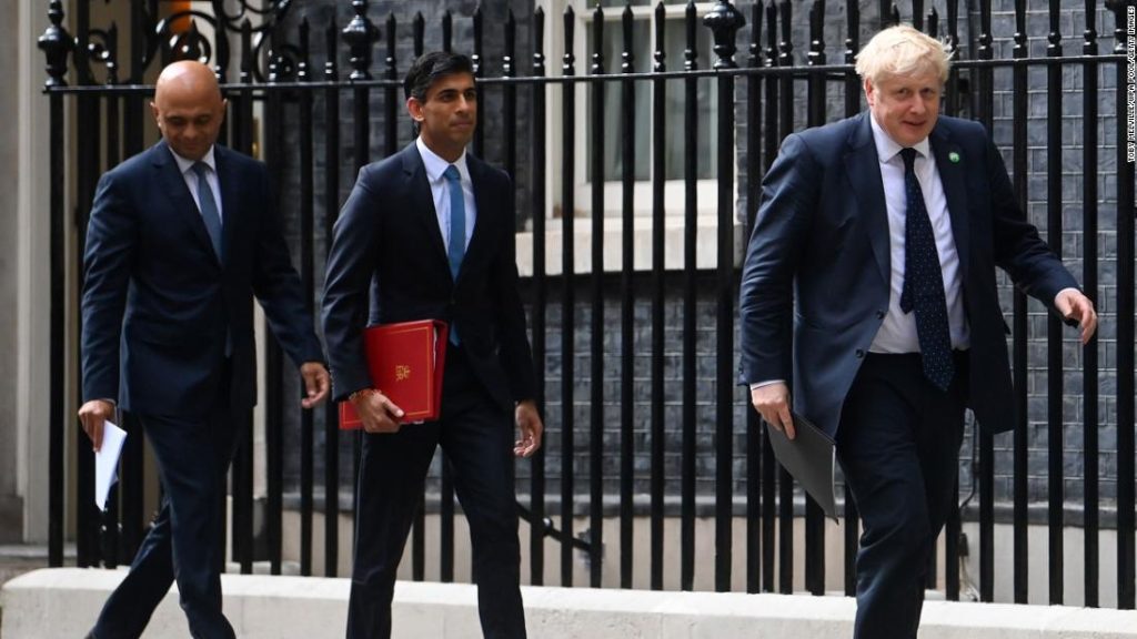 Rishi Sunak a Sajid Javid rezignují na britskou vládu v důsledku Borise Johnsona