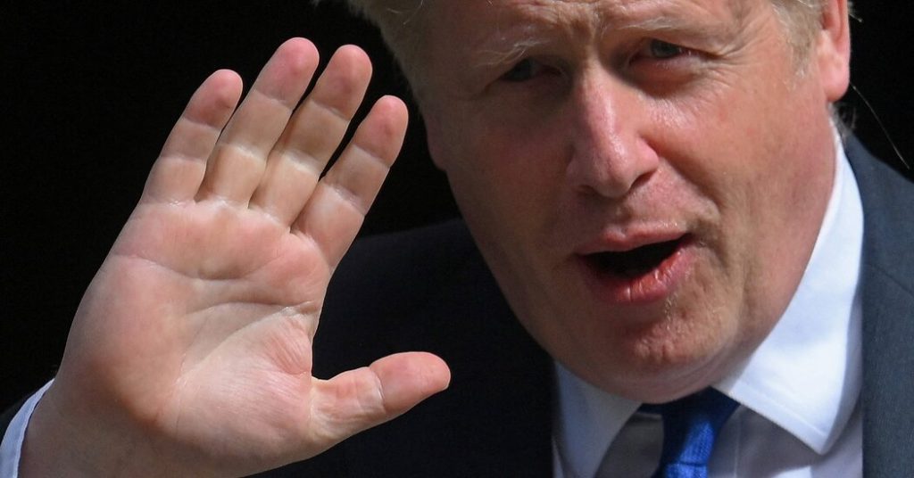 Ministři Konzervativní strany žádají Borise Johnsona, aby rezignoval