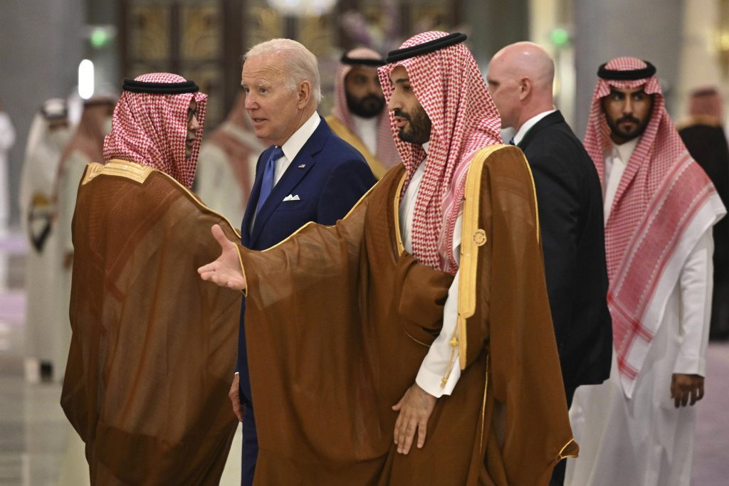 Biden říká, že USA se „nestáhnou“ z Blízkého východu