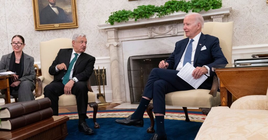 Biden se setkává s mexickým prezidentem Andresem Manuelem Lopezem Obradorem