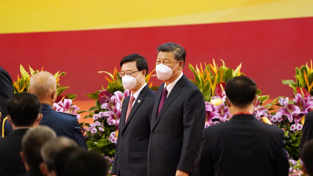Čínský prezident: Hongkong přechází od chaosu k moci