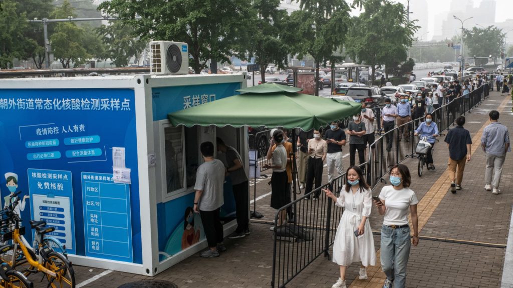 Peking ustupuje od plánu zpřísnit požadavky na očkování proti COVID