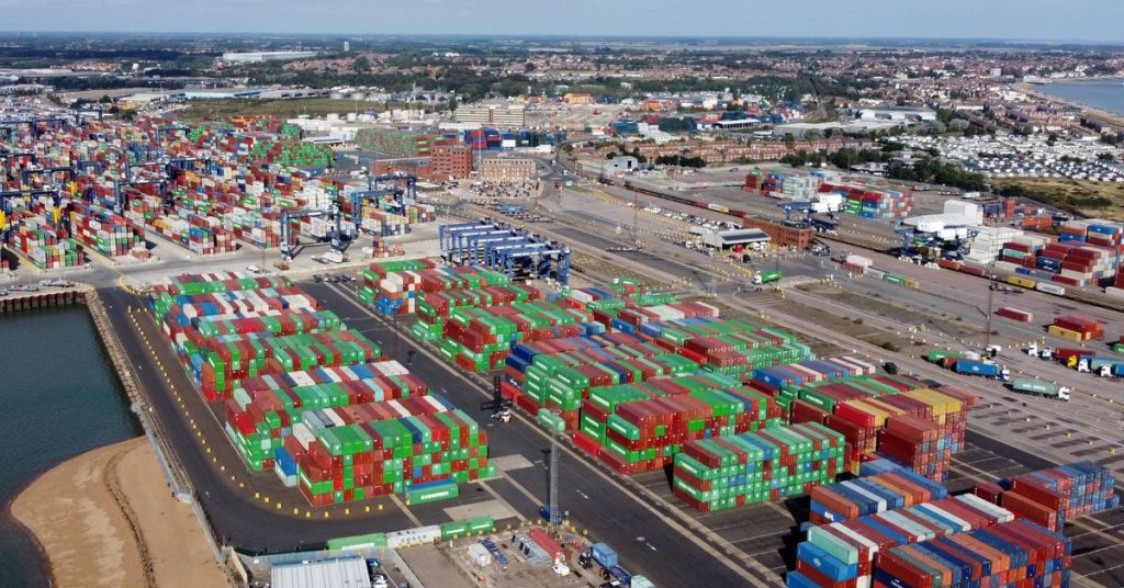 Dělníci ve Felixstow, největším britském kontejnerovém přístavu, jsou připraveni zahájit 8denní stávku