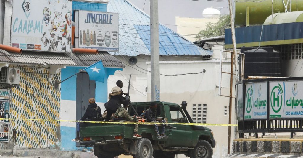 Důstojník zpravodajské služby uvedl, že při obležení hotelu v Somálsku bylo zabito nejméně 12 lidí