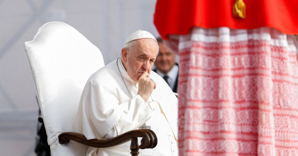 Papežové, kteří odešli, jsou pokorní, říká František při návštěvě střední Itálie