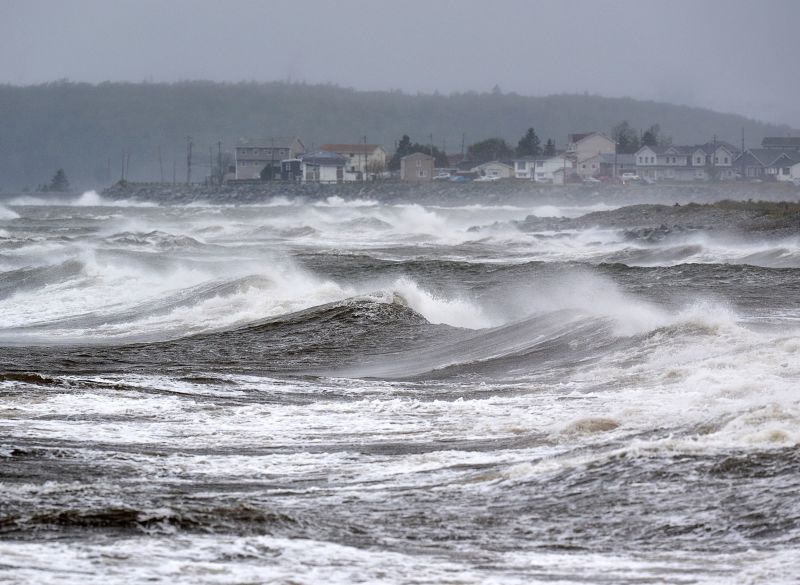 Fiona udeří na kanadské pobřeží Atlantiku, vyřadí tisíce elektřiny a poškodí domy