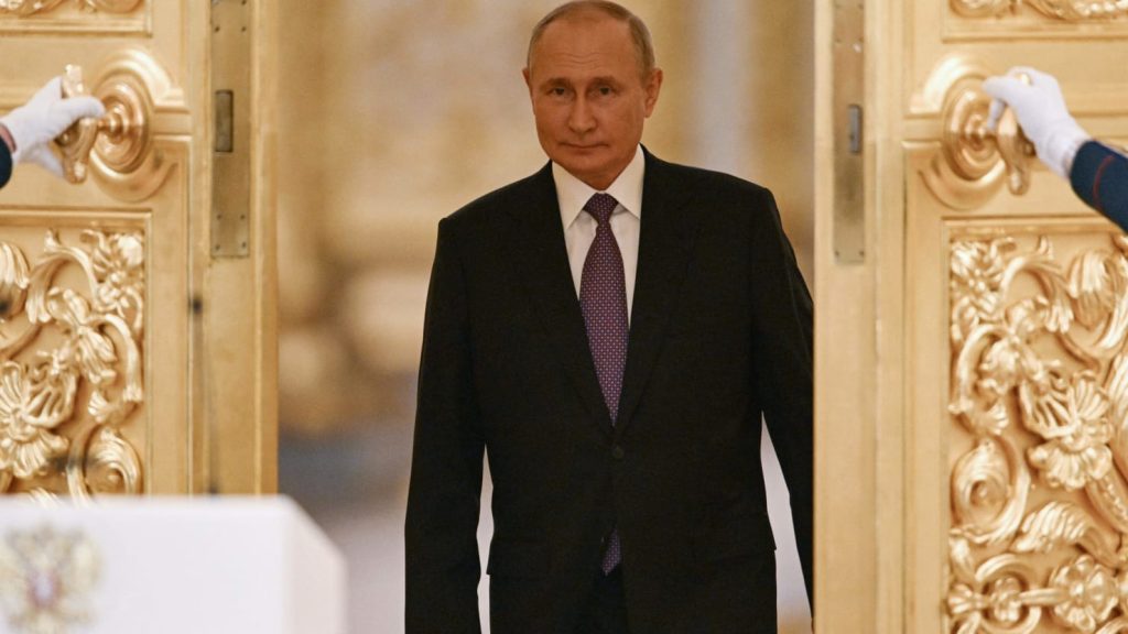 65 ruských představitelů nyní požaduje plakát Vladimira Putina
