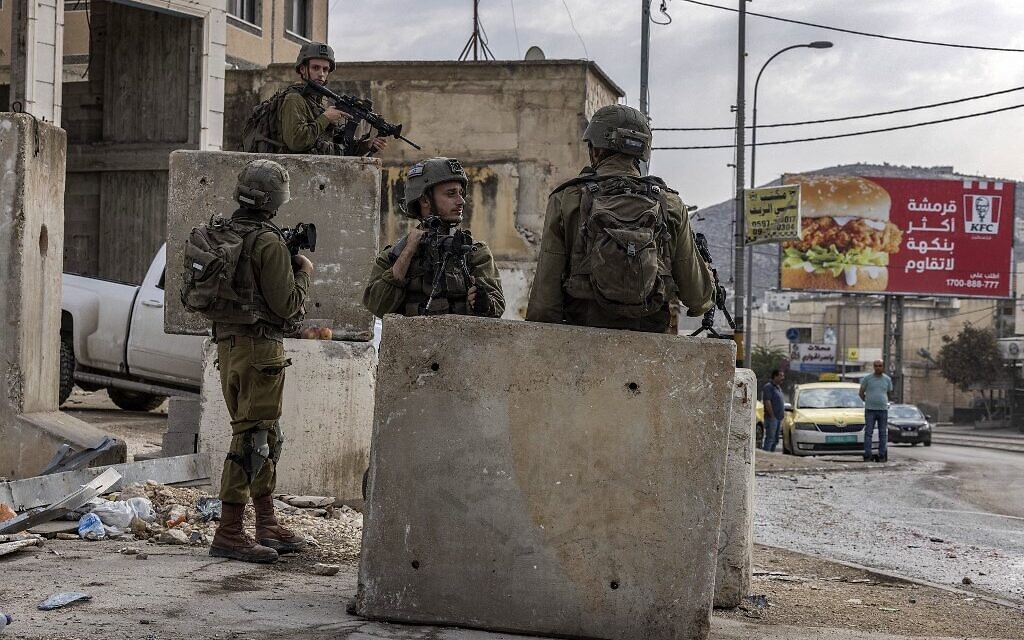 Dva Palestinci byli zabiti poté, co ozbrojenci zahájili palbu na síly IDF, protože uzavření Nábulusu bylo uvolněno