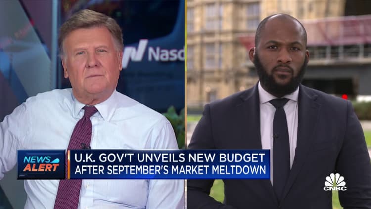 Vláda Spojeného království po zářijovém krachu trhu představila nový rozpočet