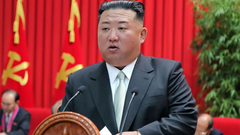 Jihokorejští a japonští představitelé tvrdí, že Severní Korea vypustila do moře u Japonska podezřelou ICBM.